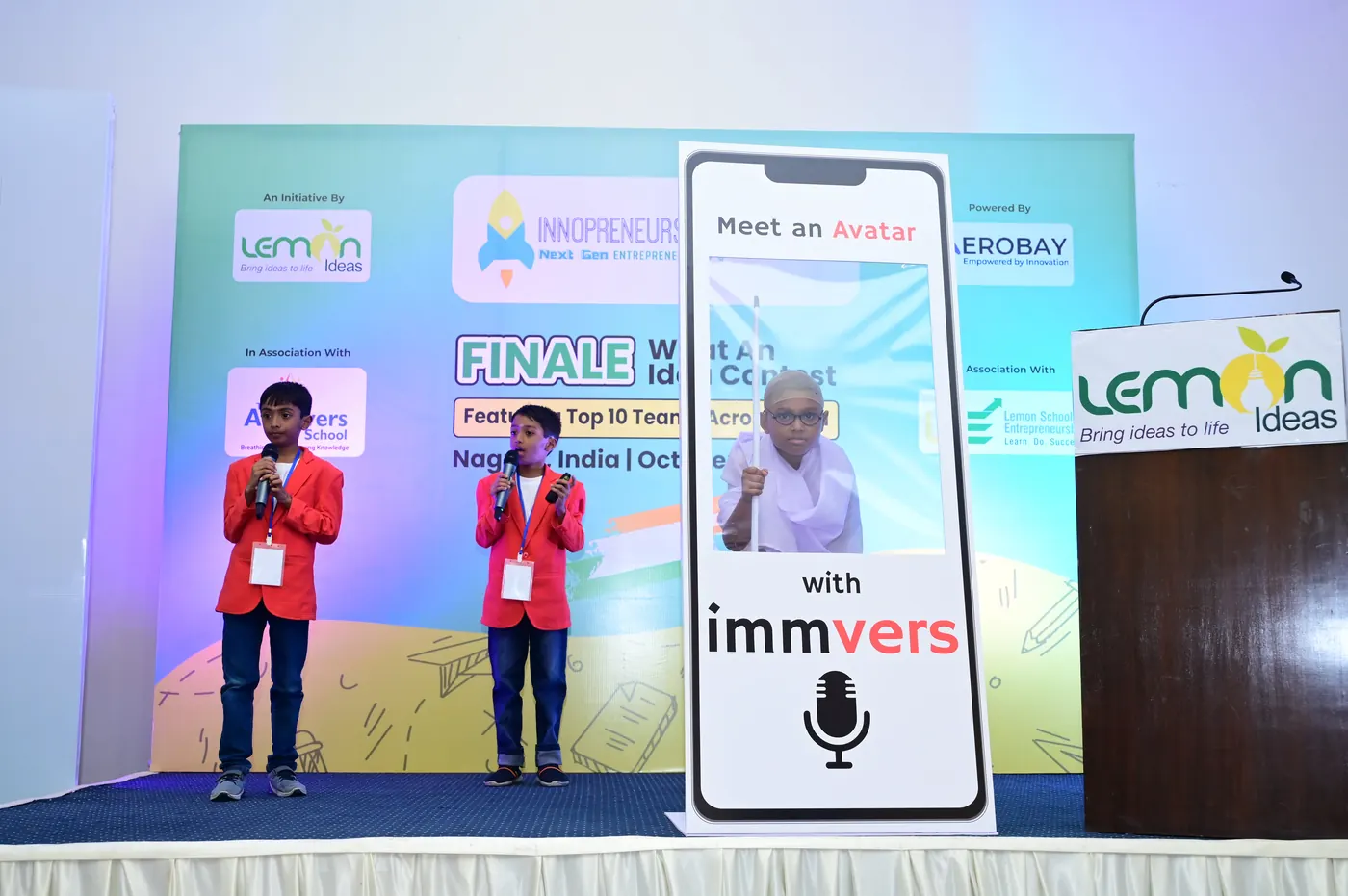 Young finalists pitching at Innopreneurs Junior