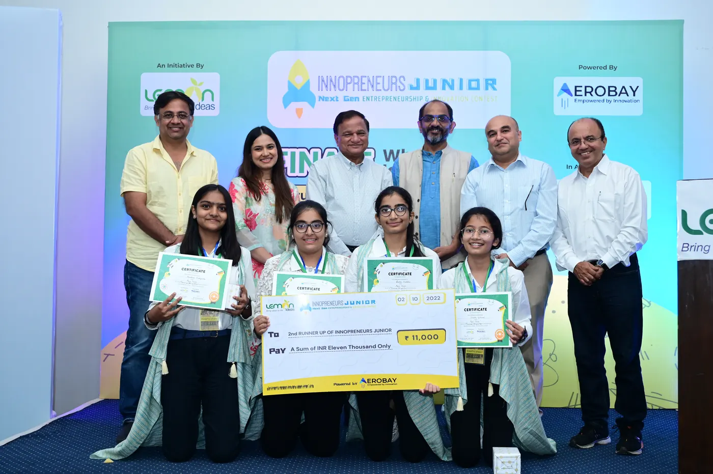 Innopreneurs Junior winners on stage